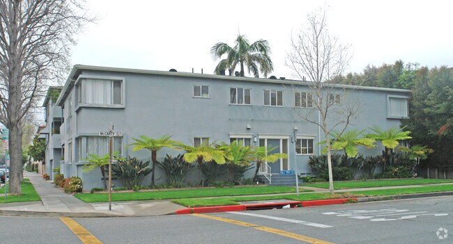 Foto del edificio - 9725 Charleville Blvd
