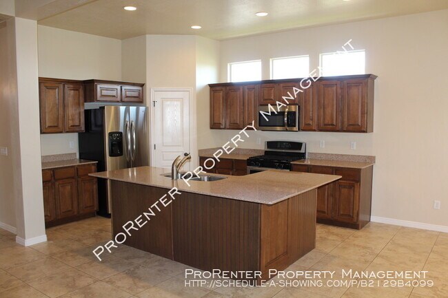 Building Photo - Beautiful 5 Bed, 3.5 Bath Syracuse Home