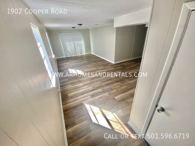 Building Photo - 1902 Cooper Road | $1395 | 4 beds, 2 full ...