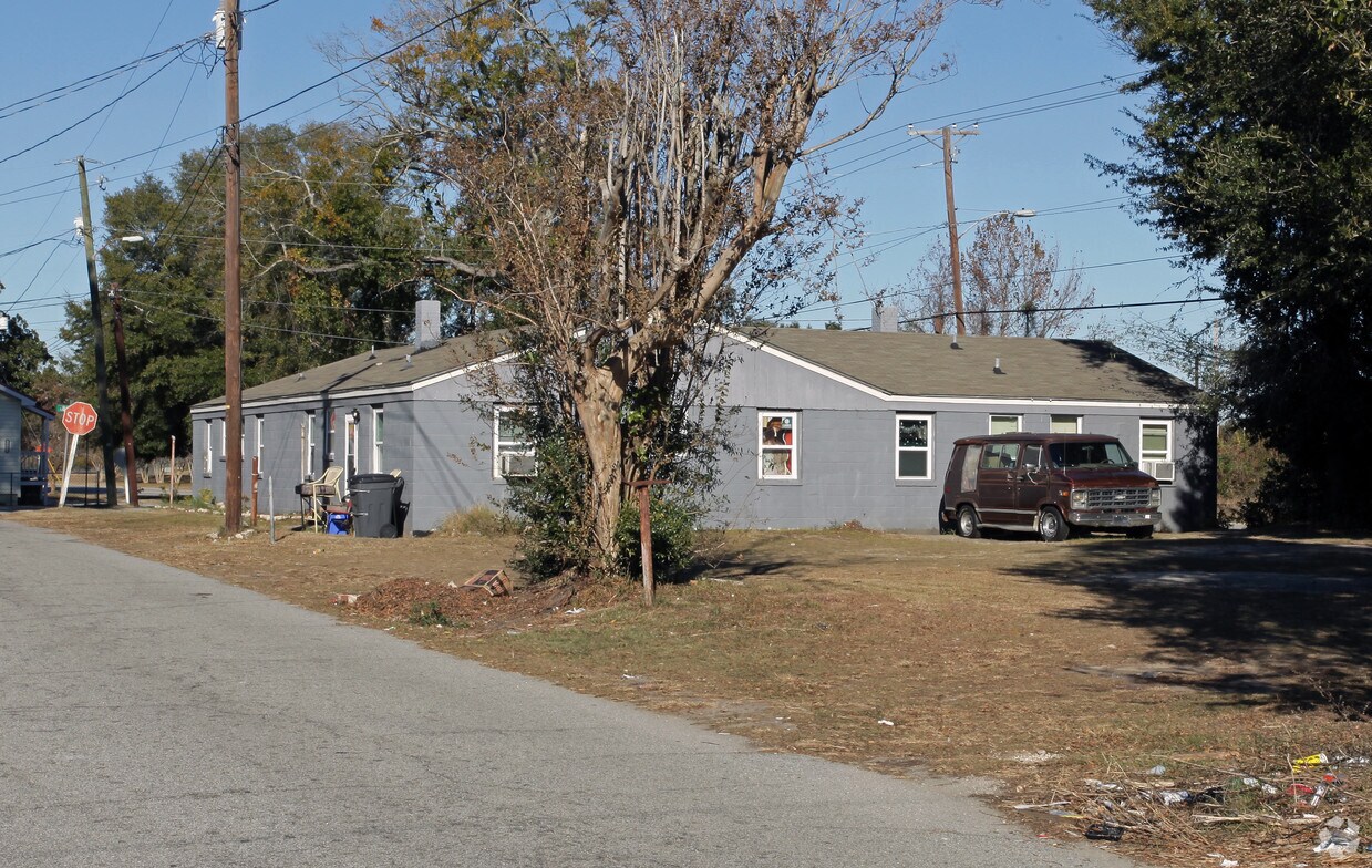 Colonial Apartments Apartments in North Charleston, SC