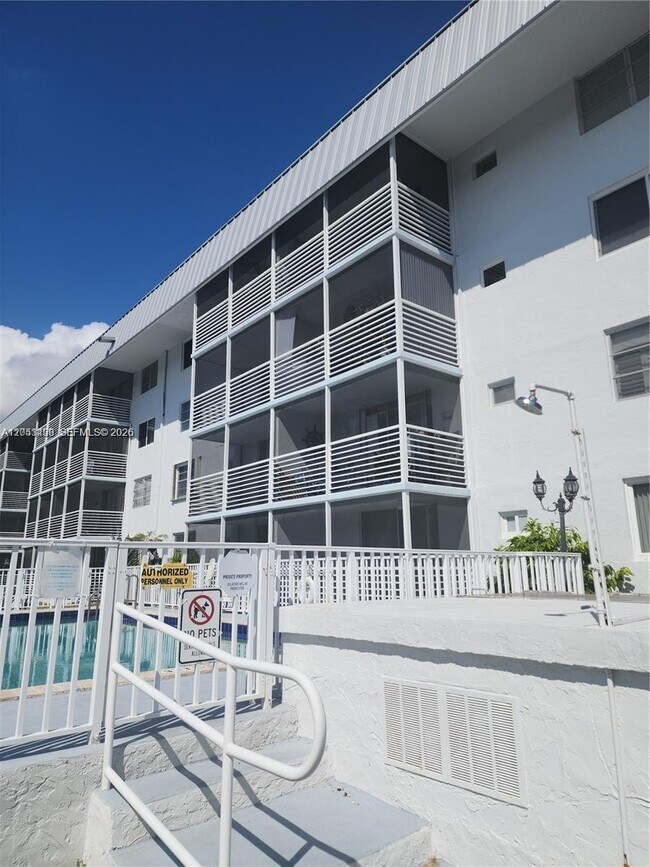 Foto del edificio - 3750 NE 170th St