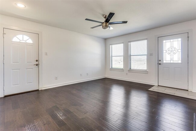 Building Photo - 519 Wood Dr