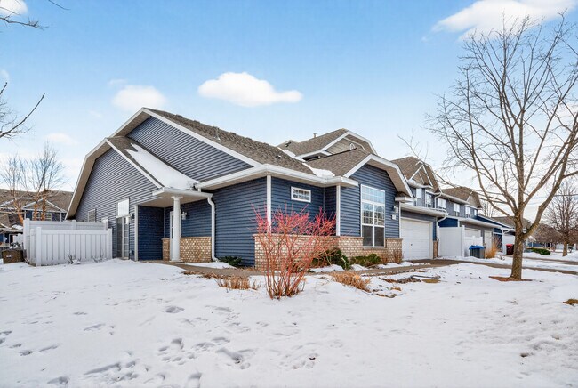 Foto del edificio - 475 Hickory Ln N