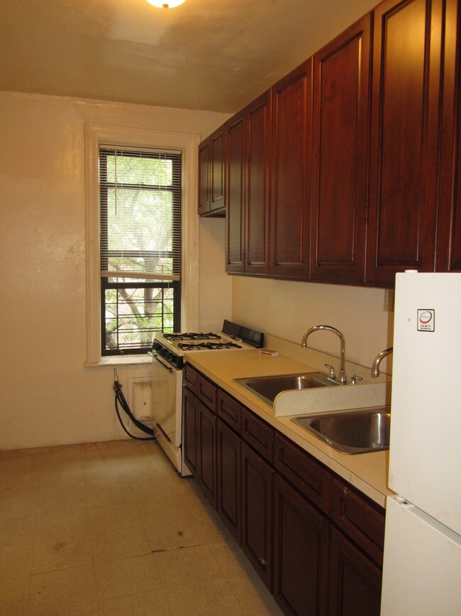Building Photo - 437 Kingston Ave
