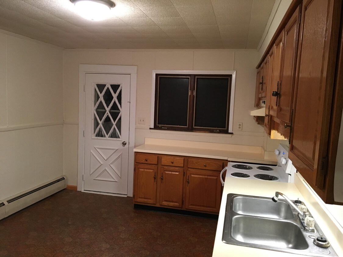 Primary Photo - 1049 Walnut St