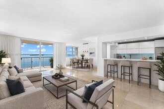 Building Photo - 1420 Brickell Bay Dr