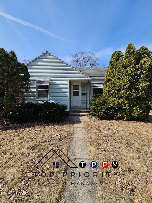 Primary Photo - 2 Bedroom | 1 Bathroom Single Family Home ...