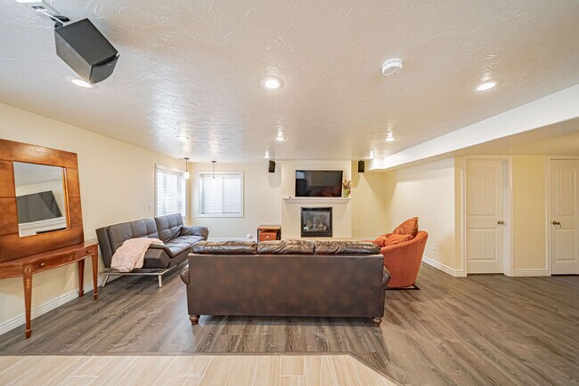 Foto del edificio - 3660.5 Merlin Dr