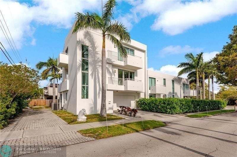 Foto principal - 561 NE 15th Ave
