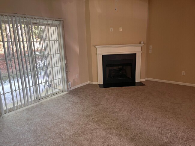 Foto del edificio - 2030 Highland Village Dr