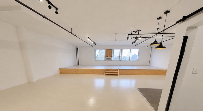 Building Photo - 5455 Rue D'iberville