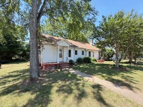 Building Photo - 543 Hyde Park Dr NE