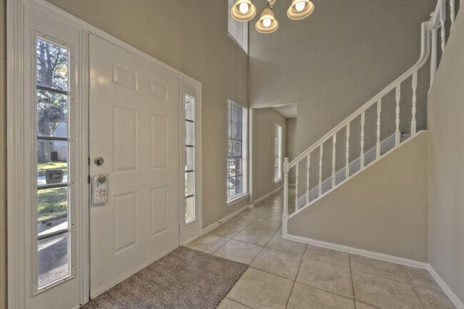 Building Photo - 11402 Sky Way Dr