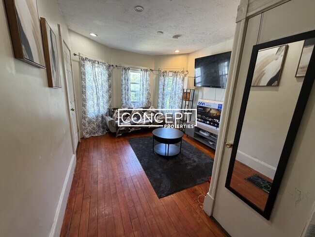 Building Photo - 75 Intervale St