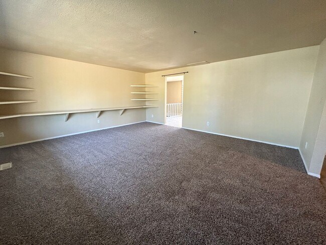 Foto del edificio - Corner Lot Home w/ Giant Yards, Covered Patio & Minutes to Boise Spectrum Center!