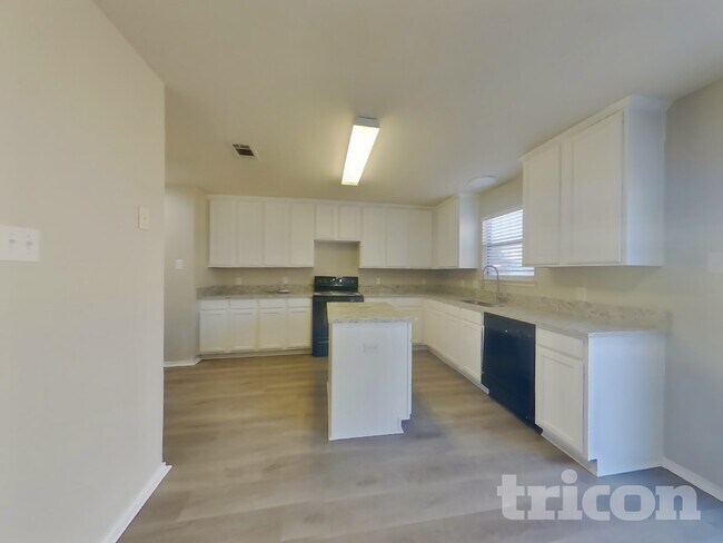 Foto del edificio - 5033 Meridian Ln