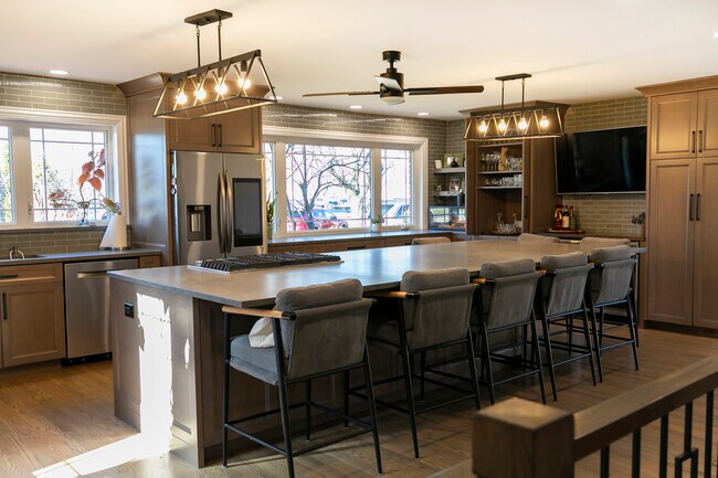 Building Photo - 9535 Osceola Ave