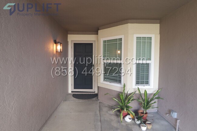 Foto del edificio - Beautiful 3 Bed, 2 Bath Home in Santee