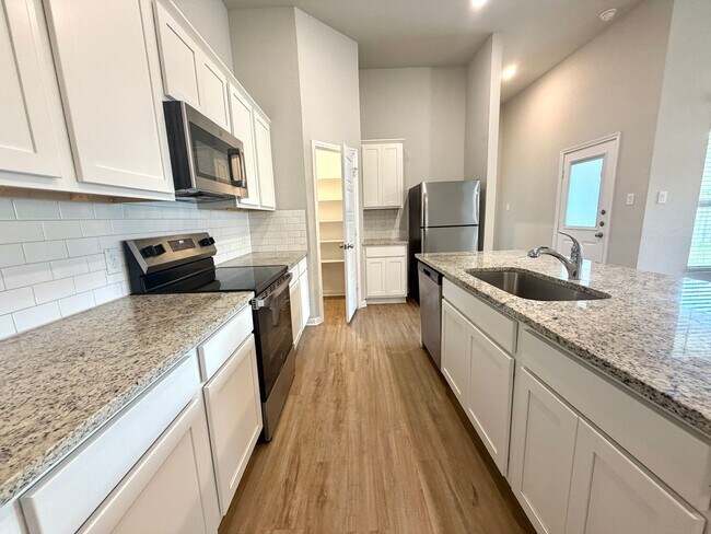 Foto del edificio - Amanda Park Duplex 3/2 off Potranco