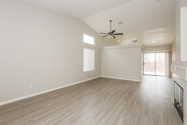 Building Photo - 534 Rancho Del Norte Dr