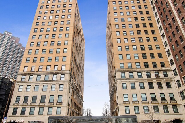 Large 1 Bed 1 Bath - 3730 N Lake Shore Dr