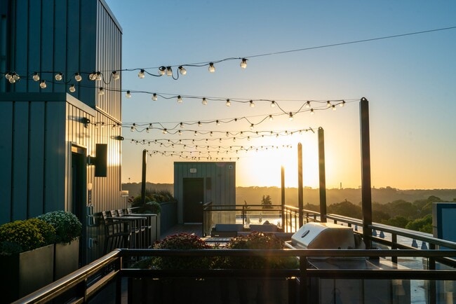 Building Photo - Luna Apartments