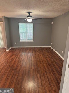 Foto del edificio - 6213 Hickory Ln Cir