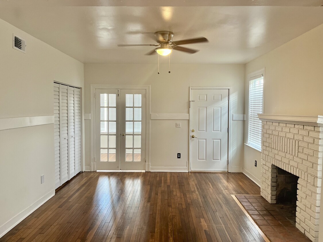 Formal Livingroom - 2652 Dellwood Ave