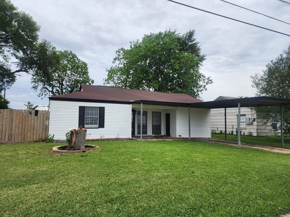 Photo - 418 E 1st St (Deer Park, TX)