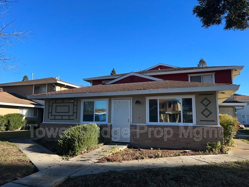 Primary Photo - 81 La Fresa Ct