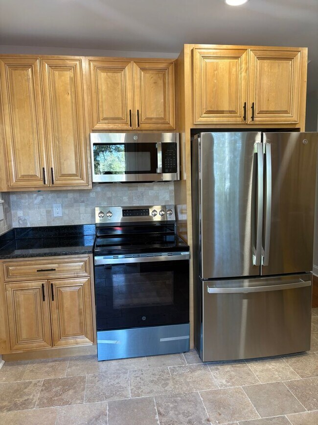 Foto del edificio - A newly updated 3 bedroom in Old North!