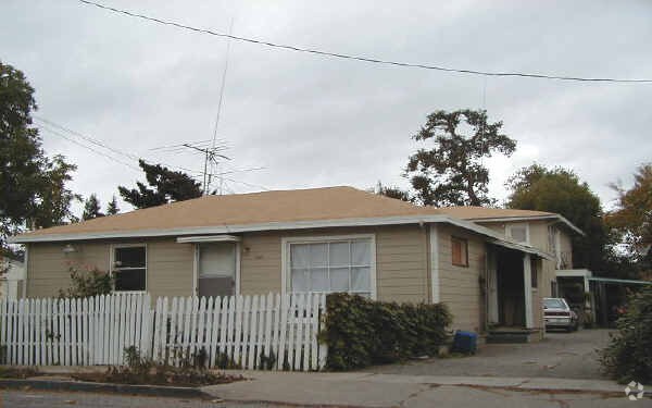 Building Photo - 1009 Madera Ave