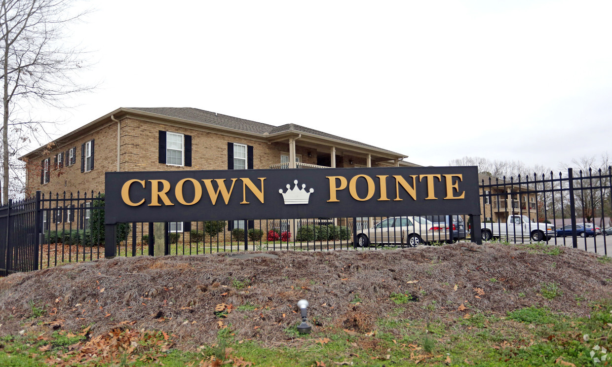 Primary Photo - Crown Pointe