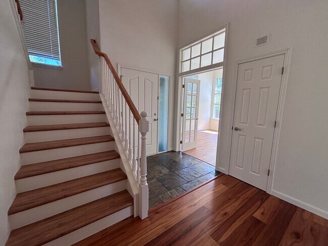 Foto del edificio - Gorgeous 4 bedroom, 3 bathroom home in  Jo...