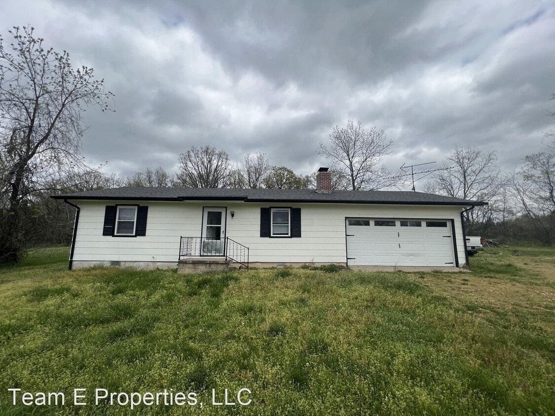 Primary Photo - 2 br, 1 bath House - 211 W Highway CC