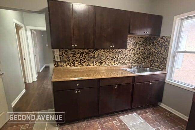 Building Photo - 7518 S Merrill Ave