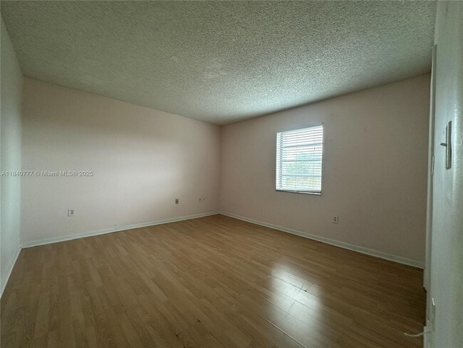 Foto del edificio - 399 NW 72nd Ave