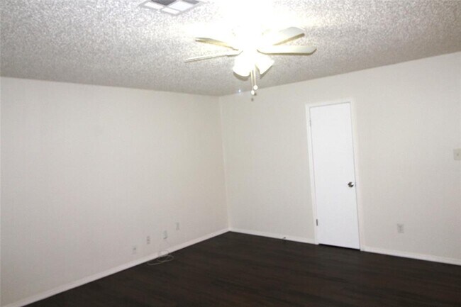 Foto del edificio - 999 N 5th St