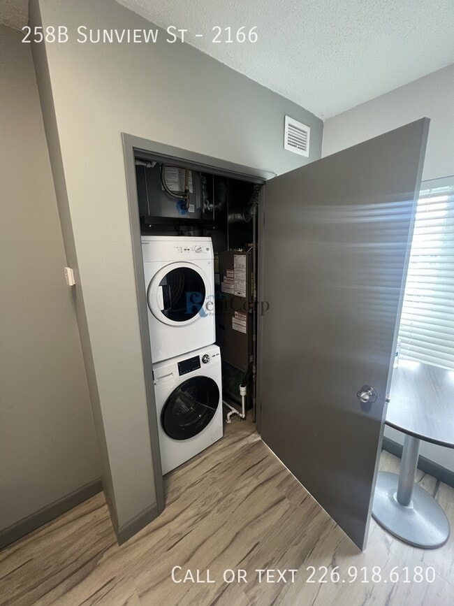 Building Photo - 258B Sunview St