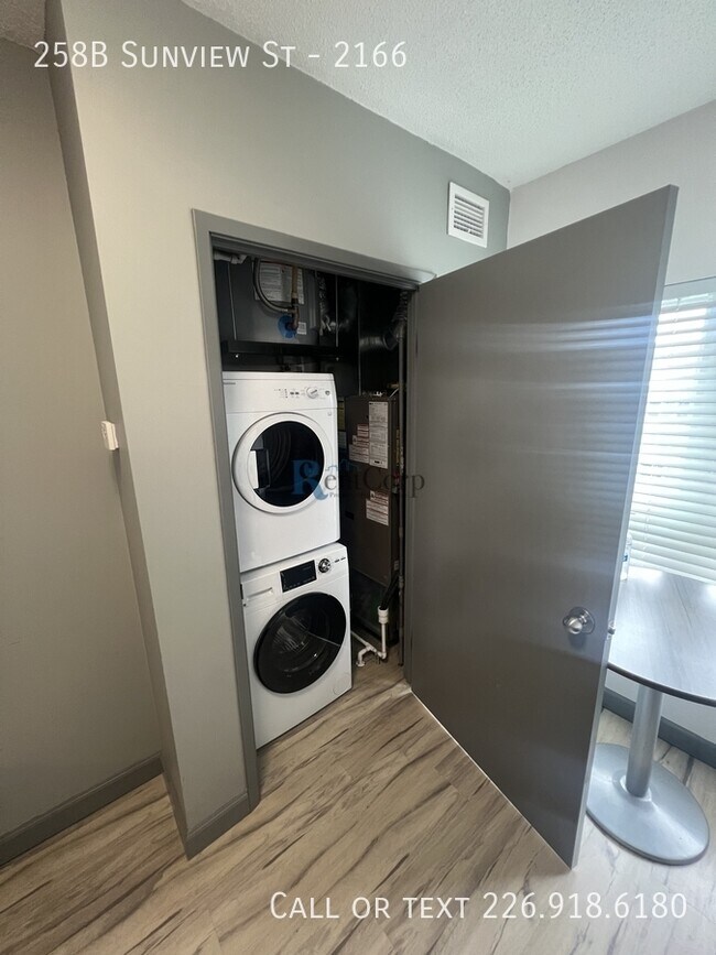 Photo du bâtiment - 258B Sunview St