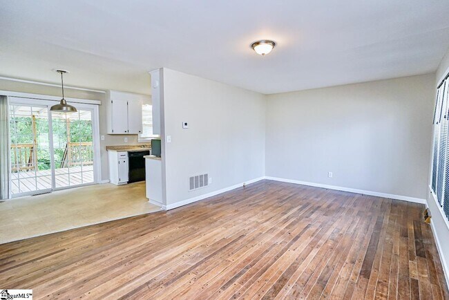 Foto del edificio - 210 Brookmere Rd