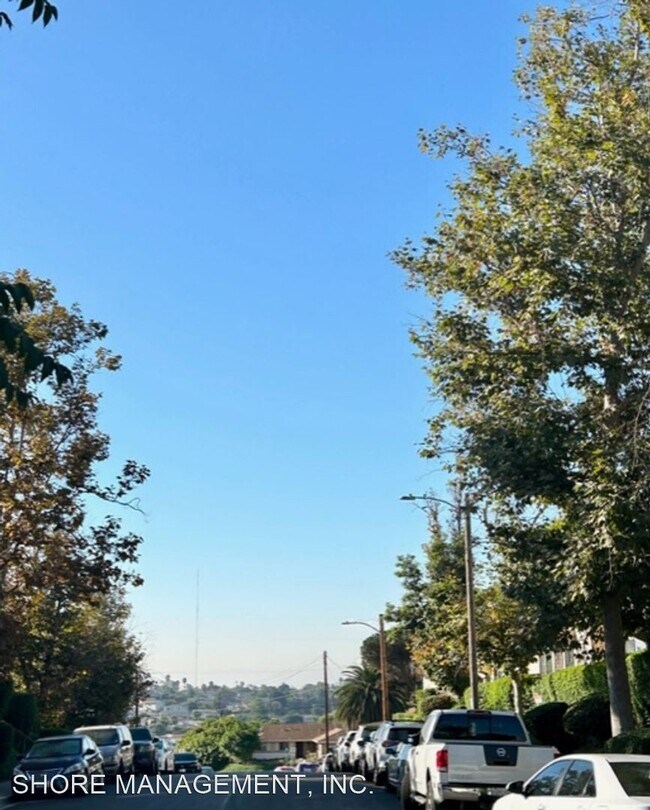 Building Photo - 2 br, 1.5 bath House - 3626 Lemona Ave. Un...