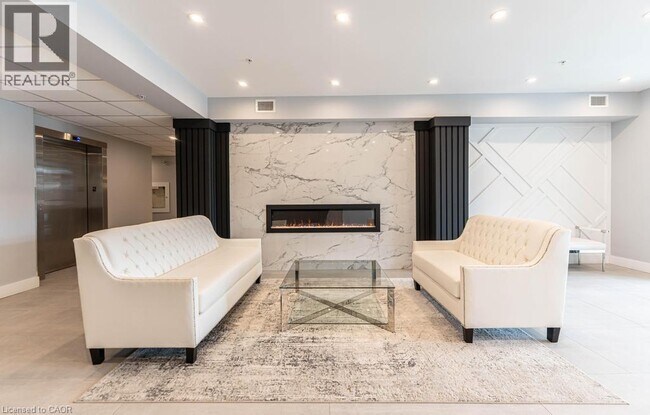 Photo du bâtiment - 120 Springvalley Crescent