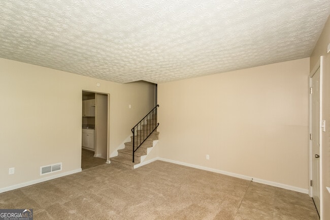 Building Photo - 6090 Graceland Cir