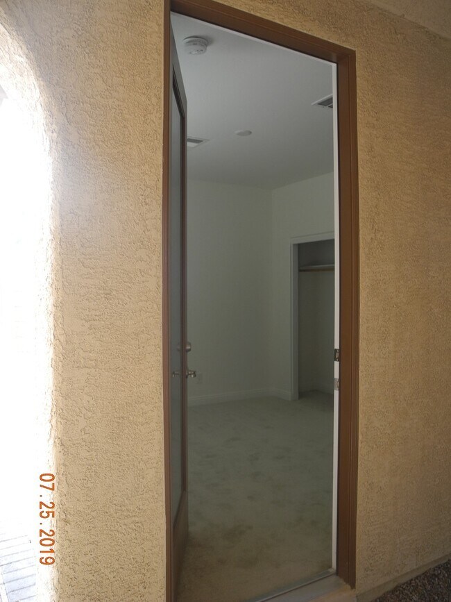 Building Photo - 1051 Whitworth Ave