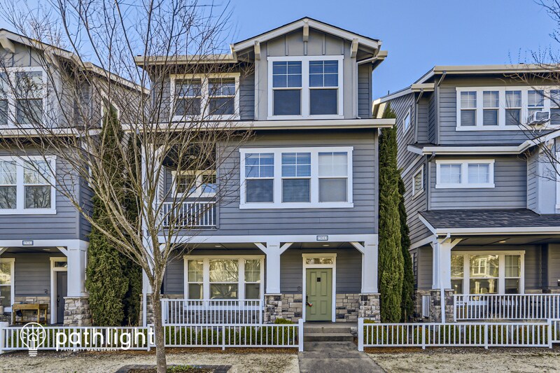 Primary Photo - 29041 SW Villebois Dr, Wilsonville, OR, 97070