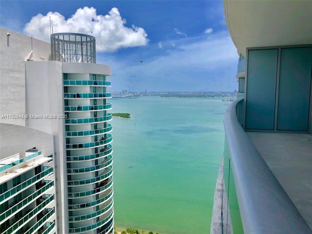 Foto del edificio - 488 NE 18th St