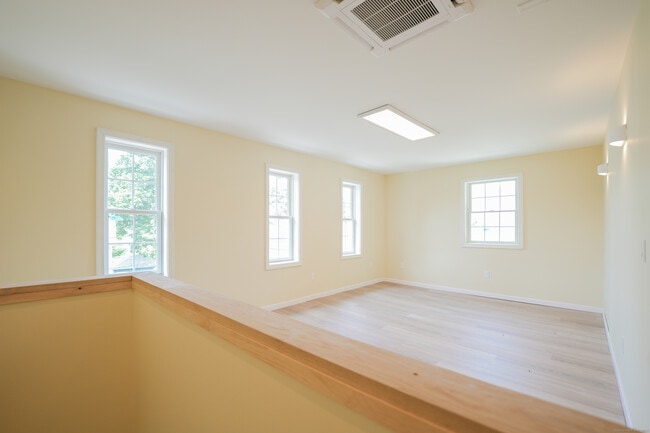 Building Photo - 24 Burr Ave