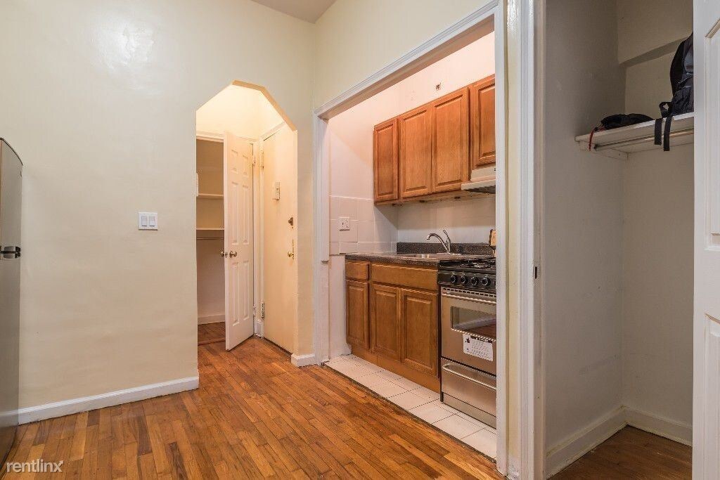 Foto del edificio - 215 W 18th St