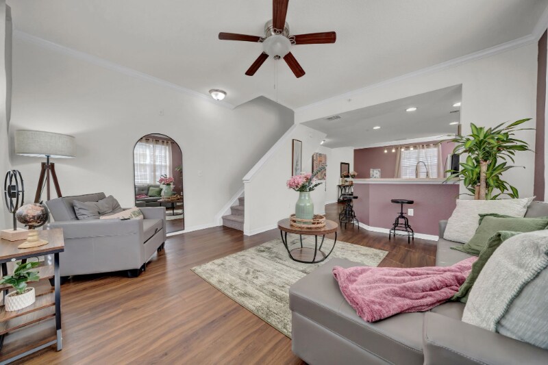 Foto principal - 10070 Montague St